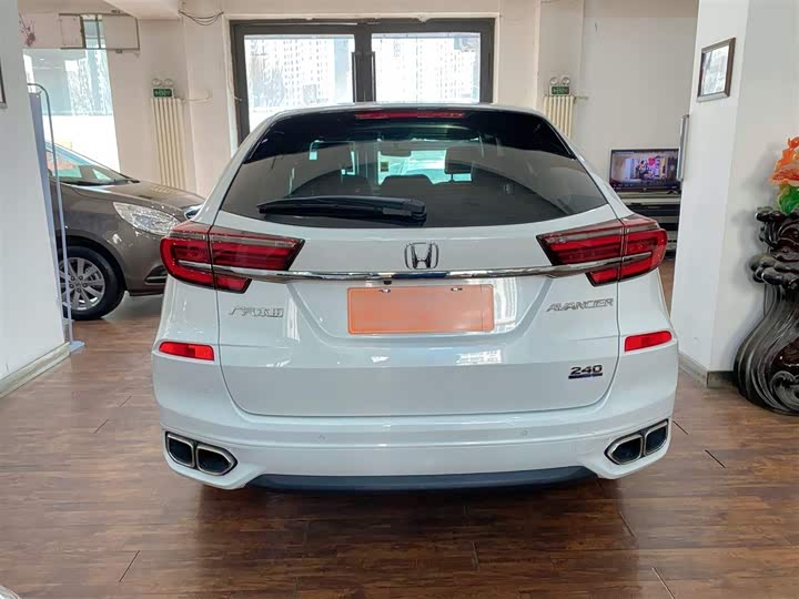 Фото 10 - Honda Avancier