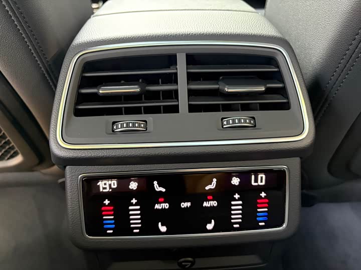 Фото 14 - Audi A6