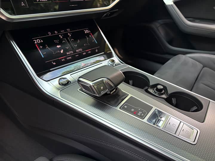 Фото 15 - Audi A6