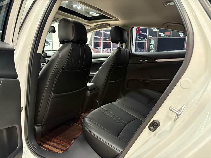 Фото 13 - Honda Civic