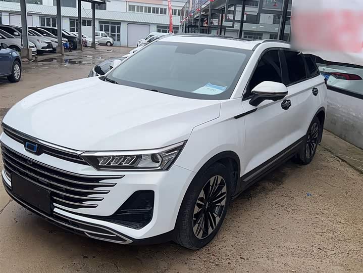 Фото 1 - Bestune T77