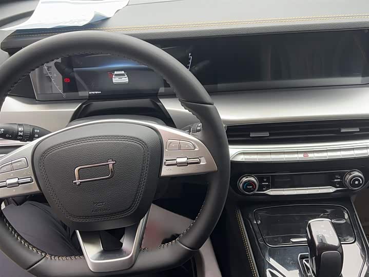 Фото 10 - Bestune T77