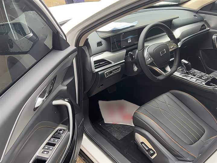 Фото 9 - Bestune T77