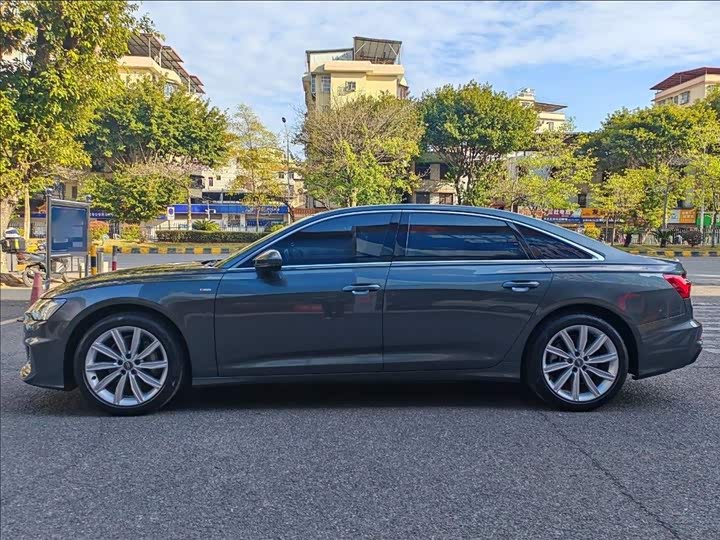 Фото 5 - Audi A6L