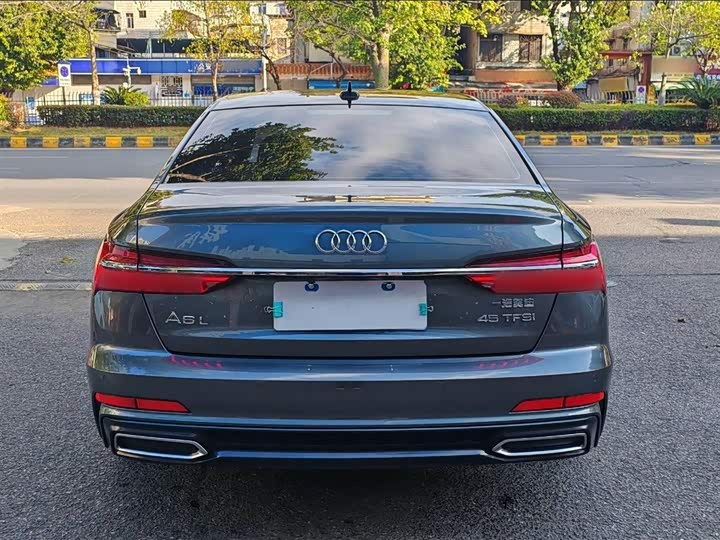 Фото 6 - Audi A6L