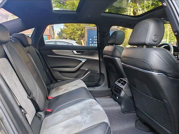 Фото 9 - Audi A6L