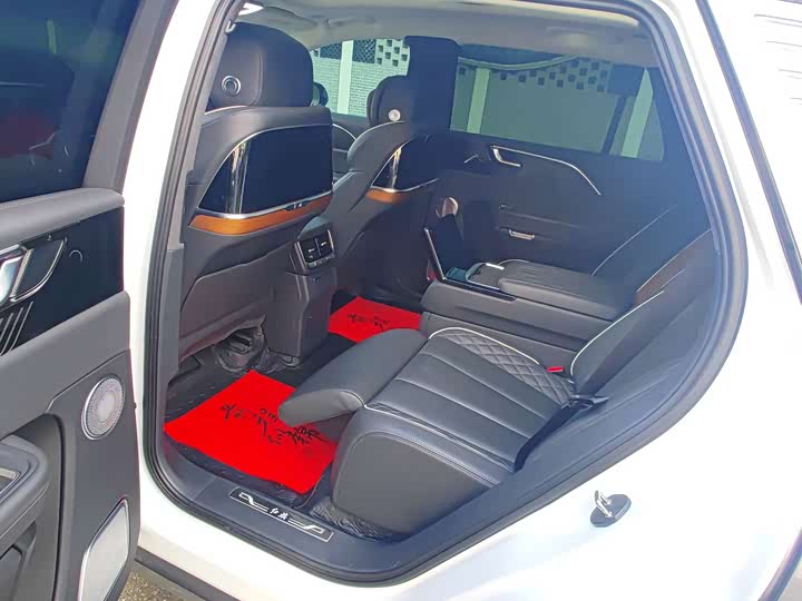 Фото 12 - Hongqi E-HS9