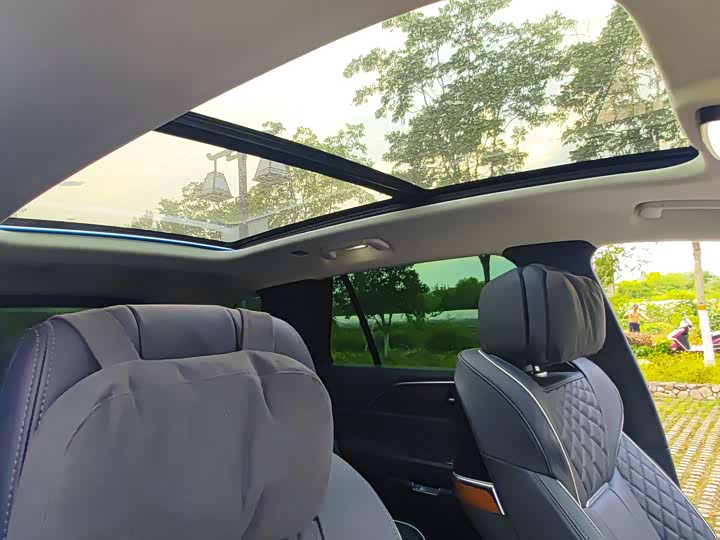 Фото 20 - Hongqi E-HS9