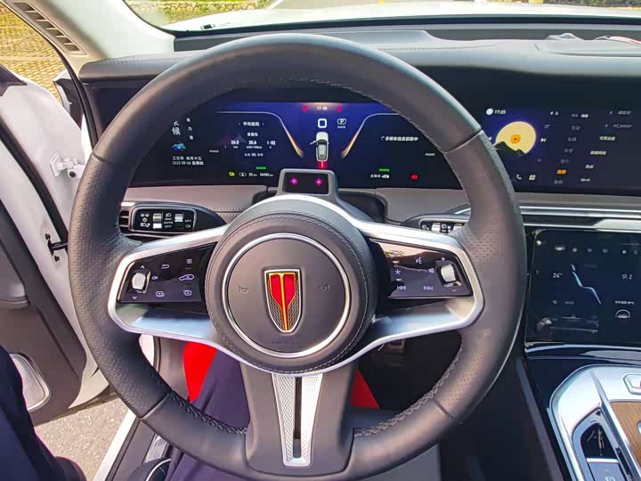 Фото 21 - Hongqi E-HS9