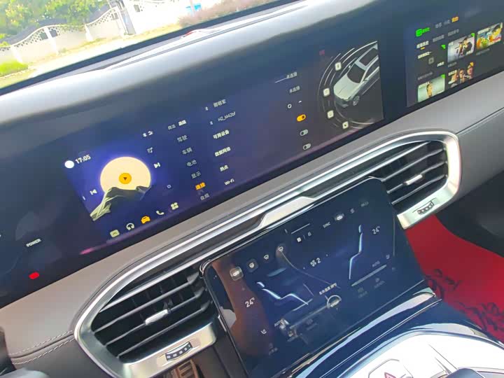 Фото 22 - Hongqi E-HS9