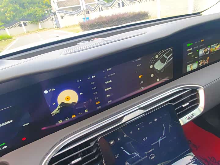 Фото 28 - Hongqi E-HS9