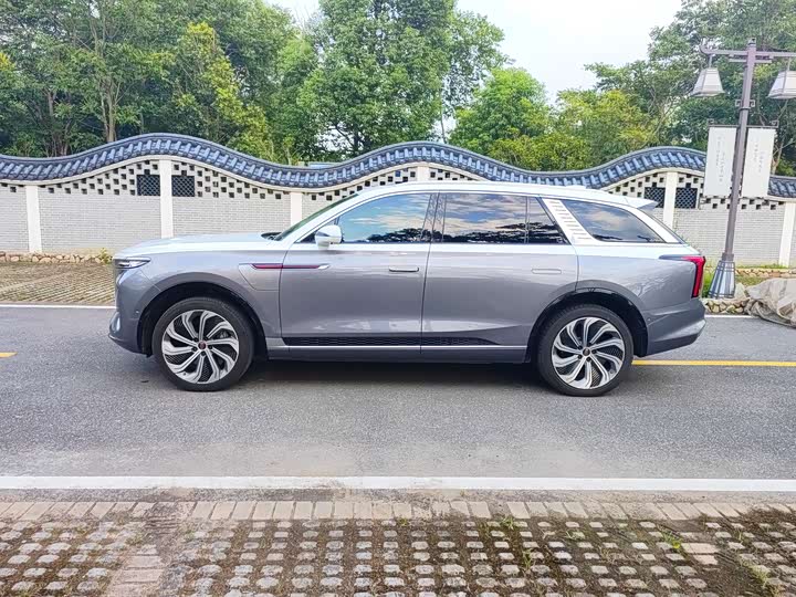 Фото 3 - Hongqi E-HS9