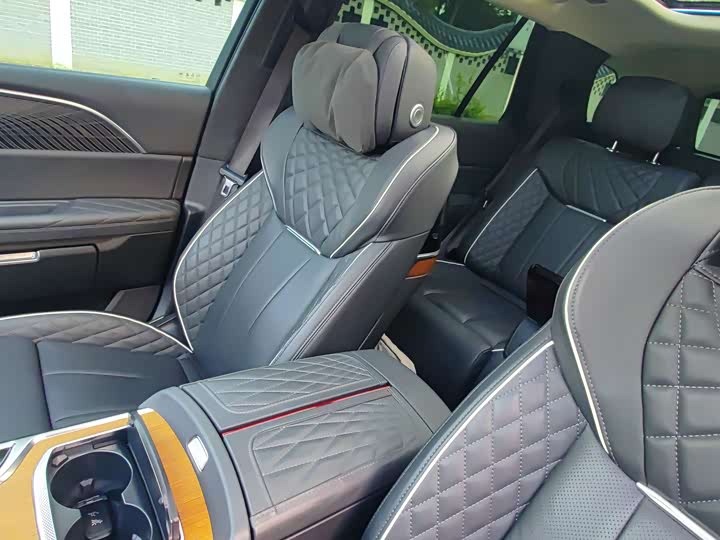 Фото 30 - Hongqi E-HS9