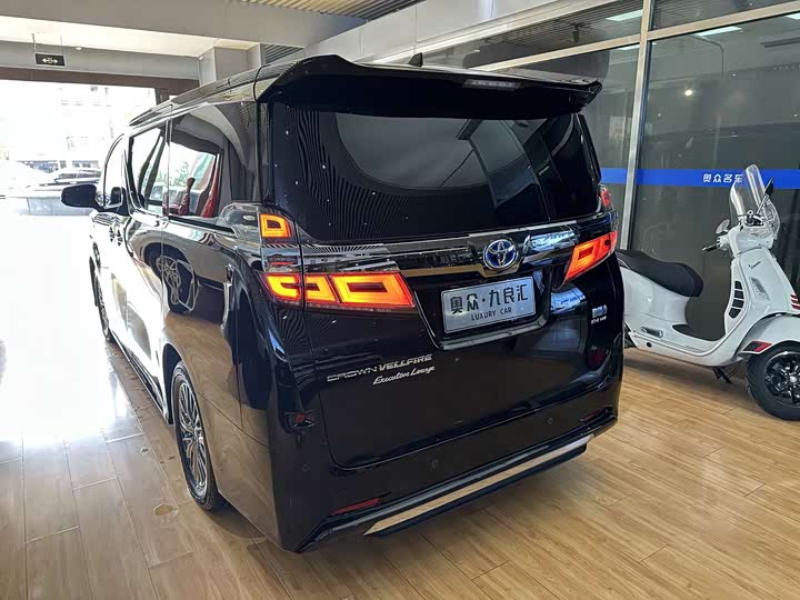 Фото 10 - Toyota Vellfire