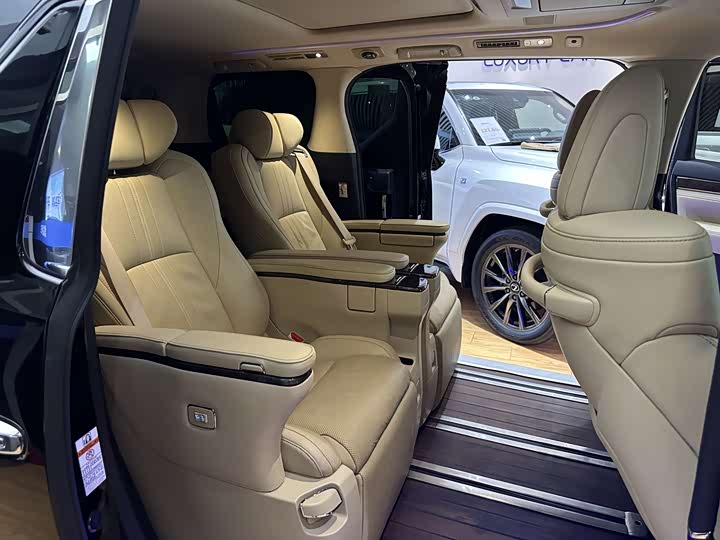 Фото 6 - Toyota Vellfire