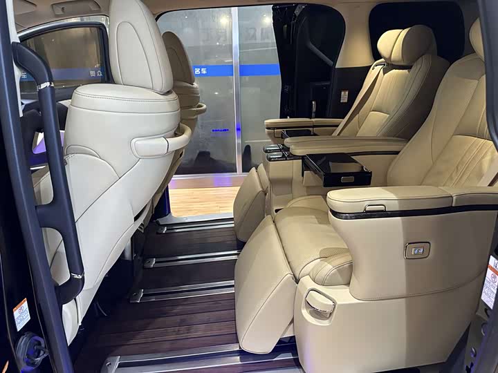 Фото 7 - Toyota Vellfire