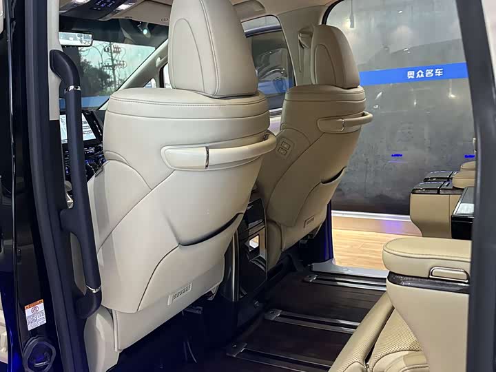 Фото 9 - Toyota Vellfire