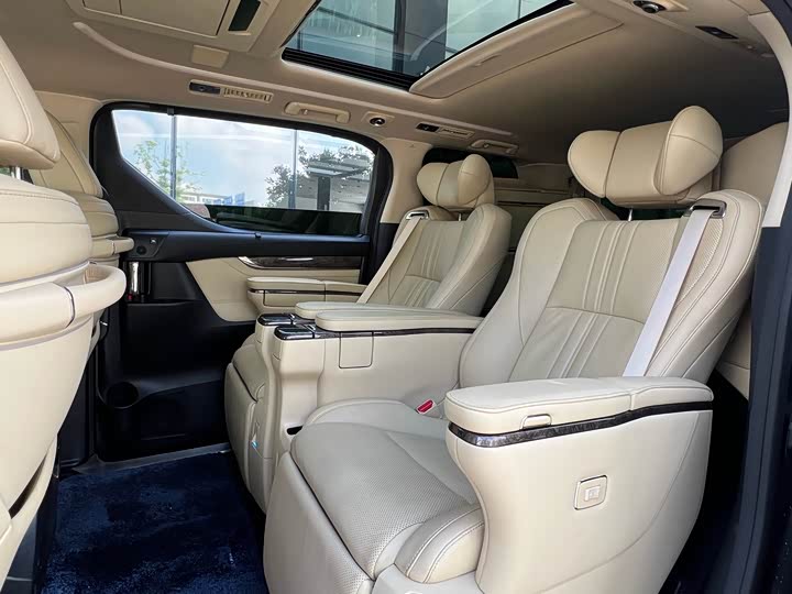 Фото 3 - Toyota Vellfire