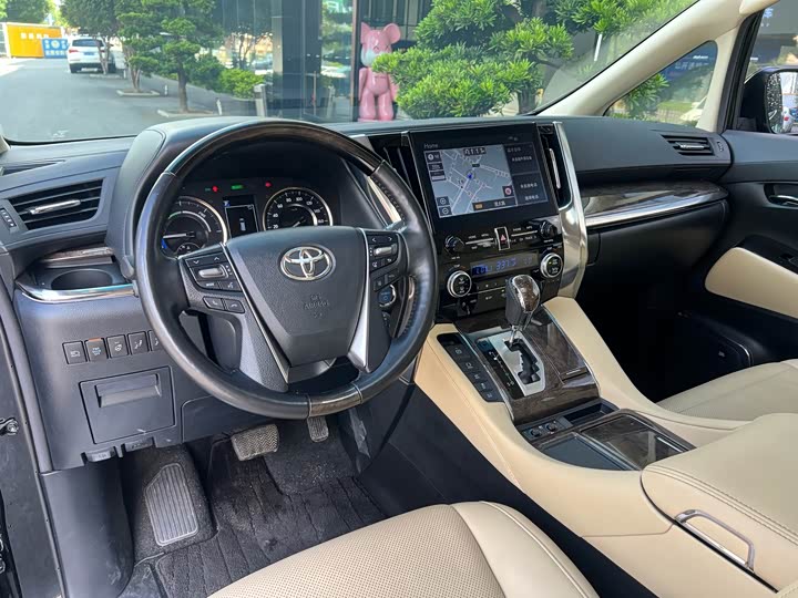 Фото 7 - Toyota Vellfire