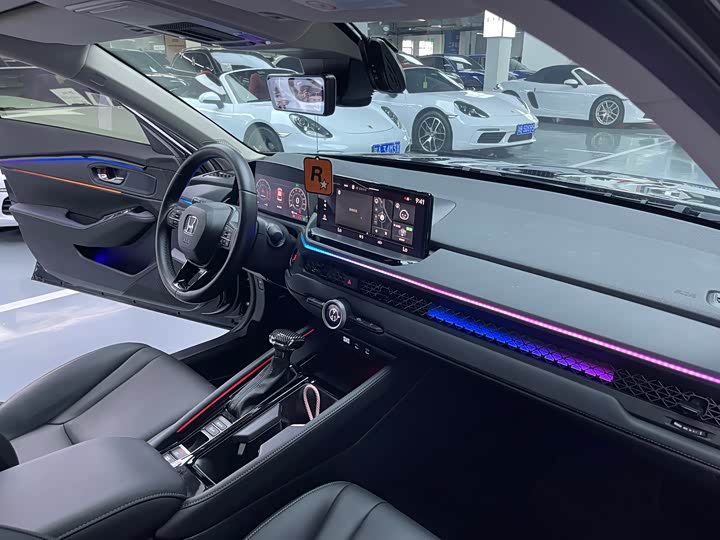 Фото 18 - Honda Accord