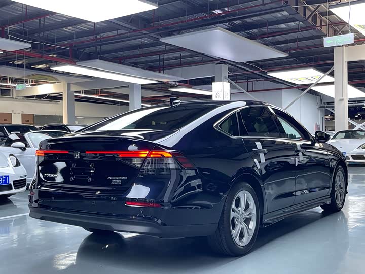 Фото 20 - Honda Accord