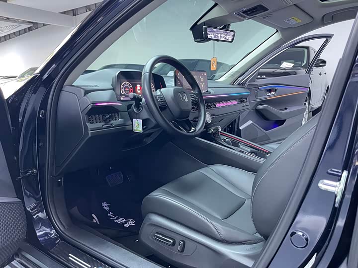 Фото 4 - Honda Accord