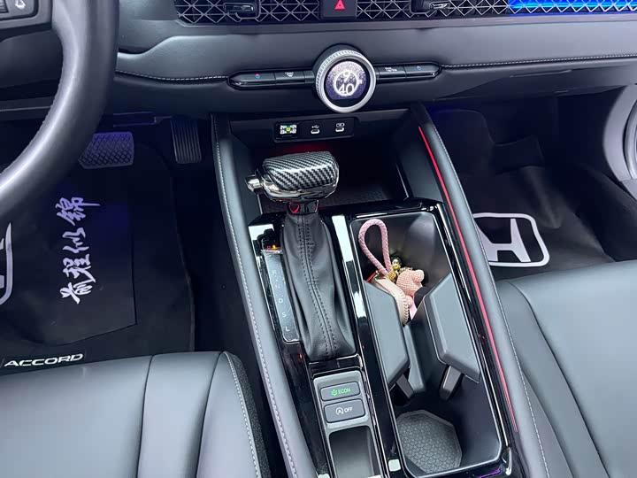 Фото 7 - Honda Accord