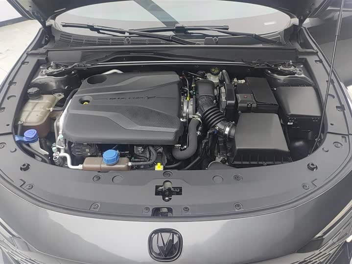 Фото 10 - Changan UNI-V