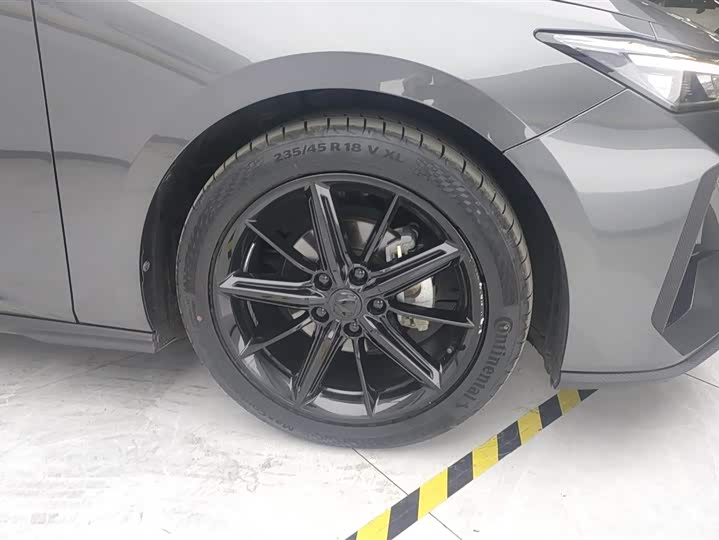 Фото 6 - Changan UNI-V