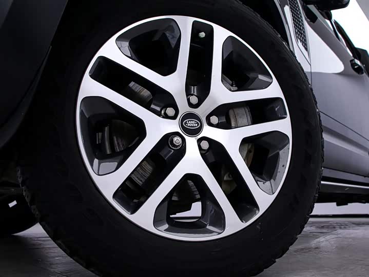 Фото 16 - Land Rover Defender