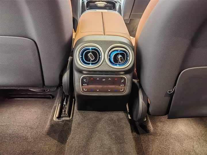 Фото 16 - Mercedes-Benz GLC-Class