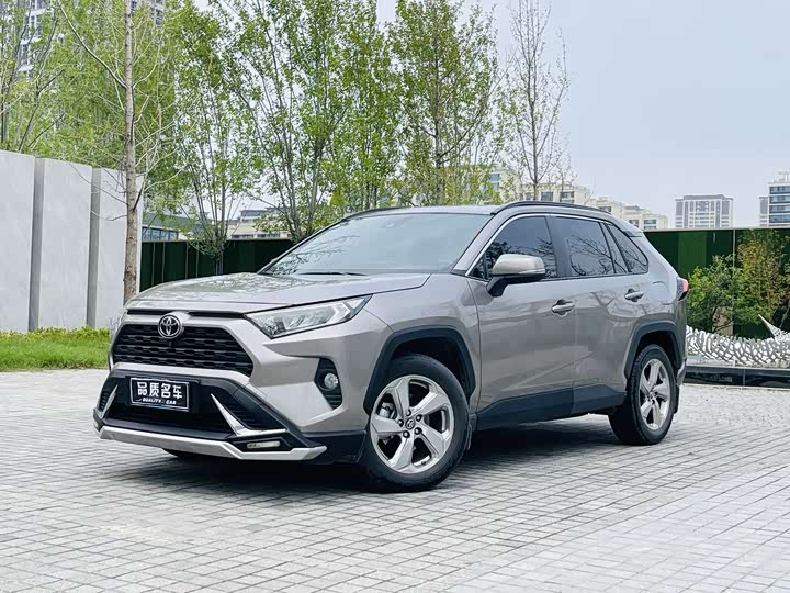 Фото 1 - Toyota RAV4