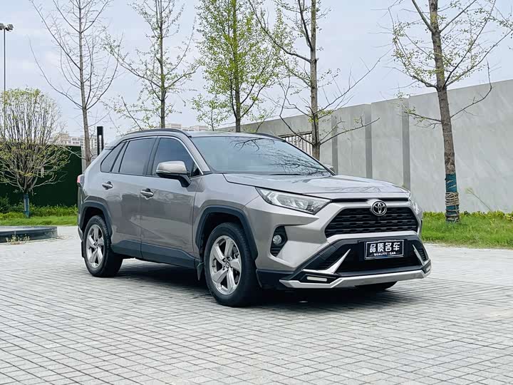 Фото 2 - Toyota RAV4