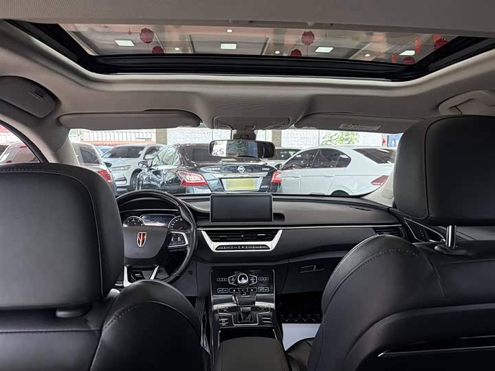 Фото 10 - Hongqi H5