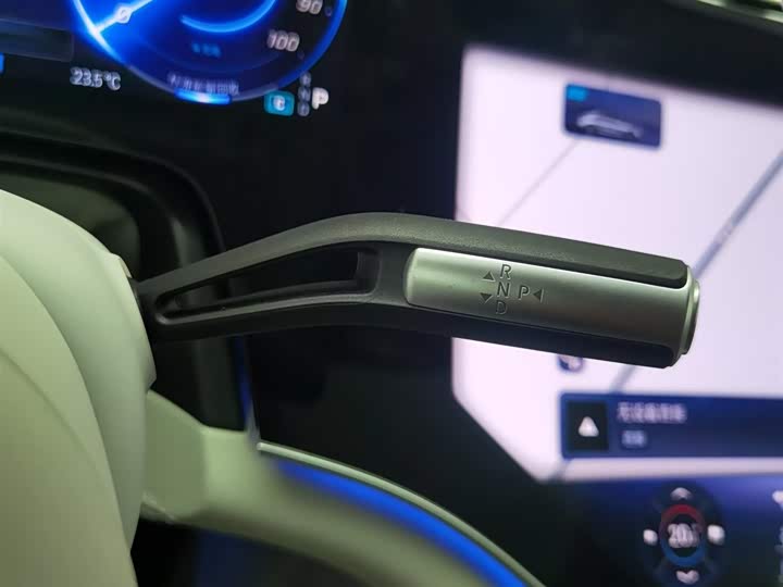 Фото 13 - Mercedes-Benz EQS