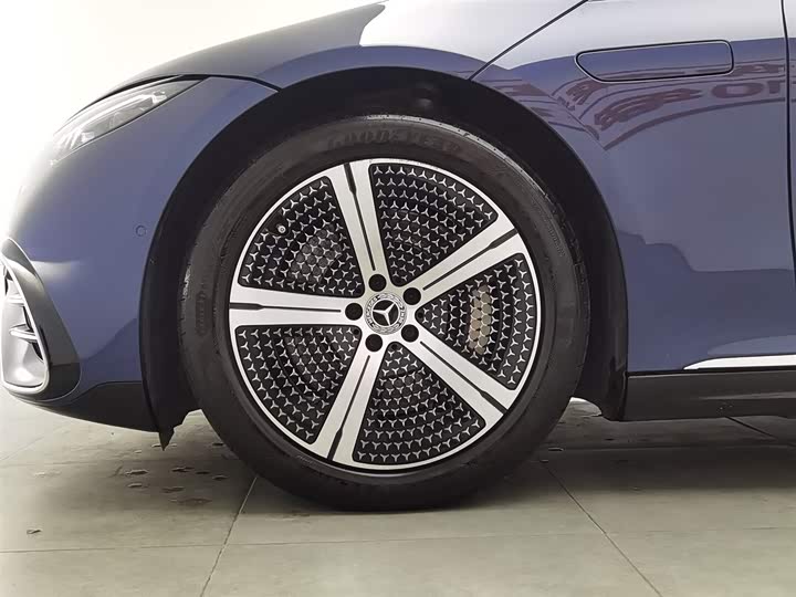 Фото 17 - Mercedes-Benz EQS