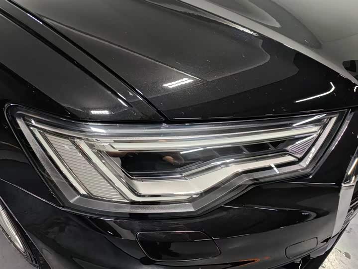 Фото 13 - Audi A6L