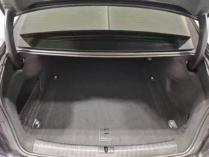 Фото 17 - Audi A6L