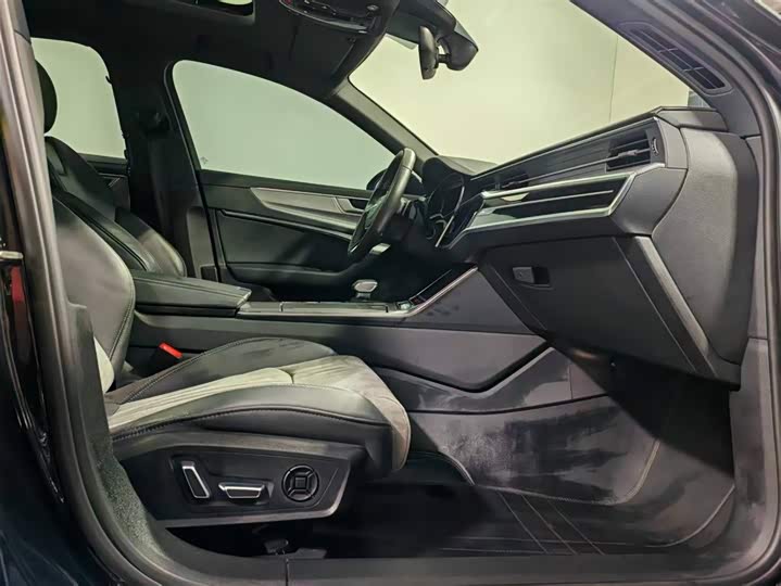 Фото 7 - Audi A6L