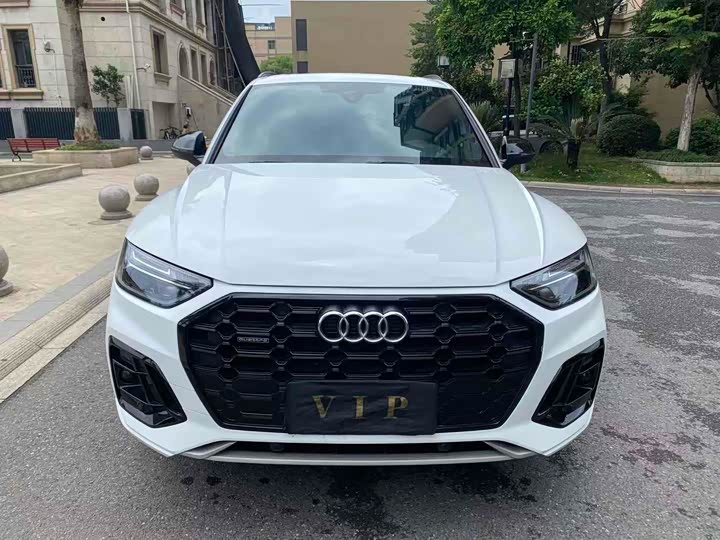 Фото 2 - Audi Q5L