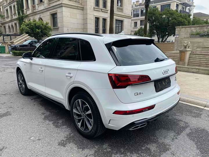 Фото 4 - Audi Q5L