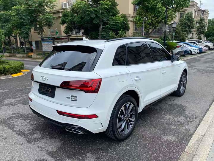 Фото 5 - Audi Q5L