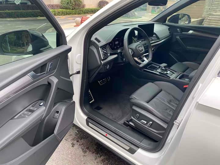 Фото 6 - Audi Q5L