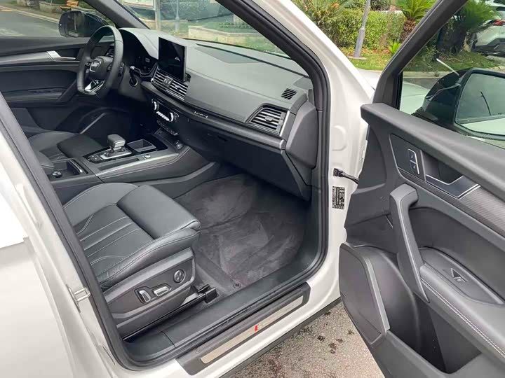 Фото 8 - Audi Q5L