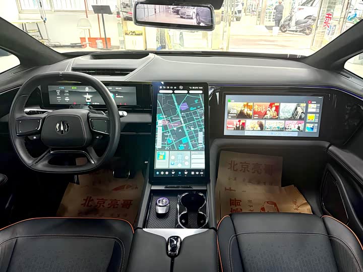 Фото 11 - HiPhi X