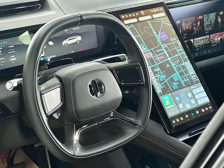 Фото 12 - HiPhi X