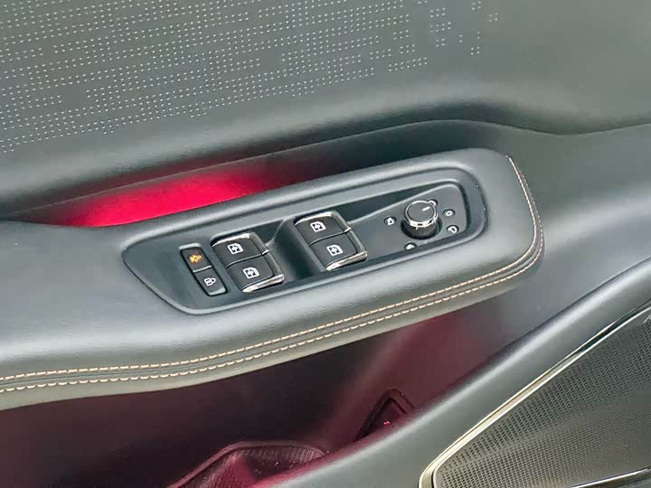 Фото 15 - HiPhi X