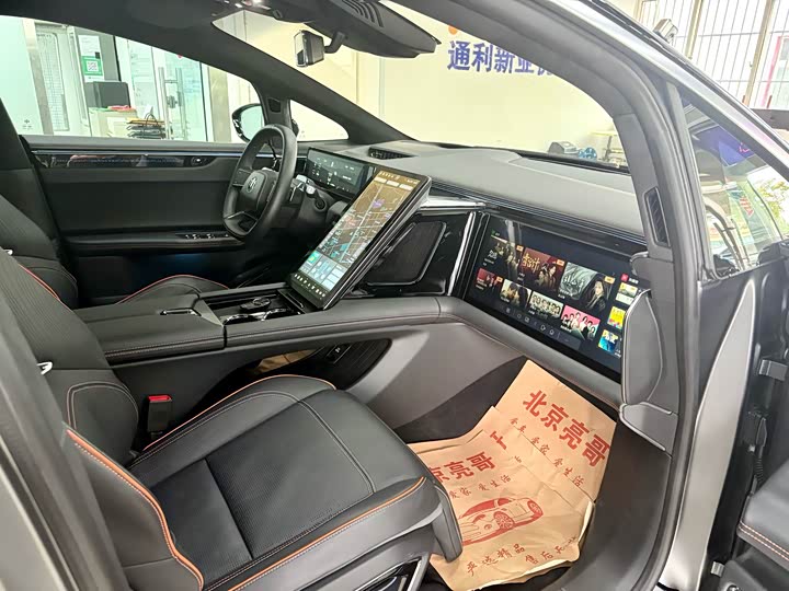 Фото 19 - HiPhi X