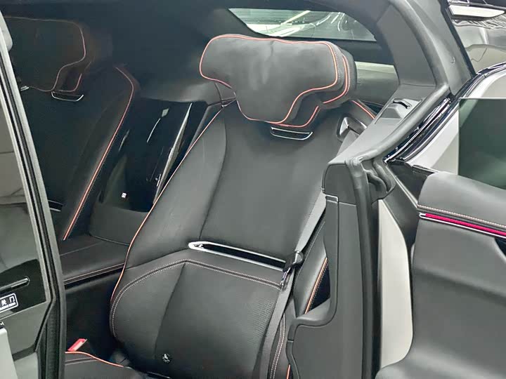 Фото 23 - HiPhi X