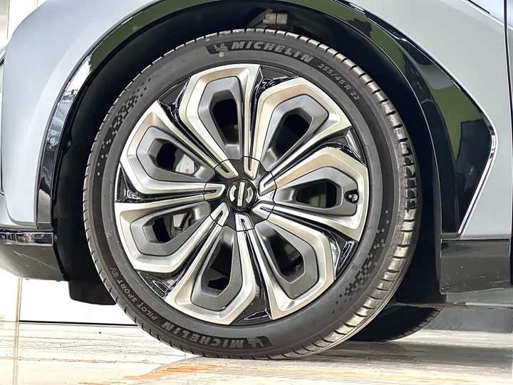 Фото 5 - HiPhi X